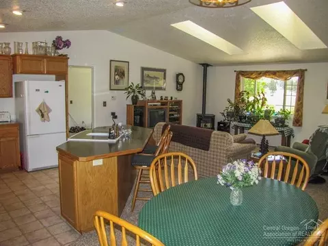 62565 Dixon Loop, Bend, OR 97701 photo 9