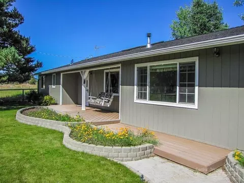 62565 Dixon Loop, Bend, OR 97701 photo 2