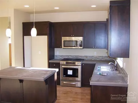 2889 NE Marea Dr, Bend, OR 97701 photo 3