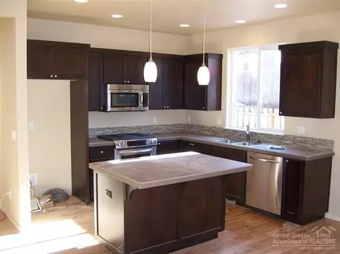 2889 NE Marea Dr, Bend, OR 97701 photo 2