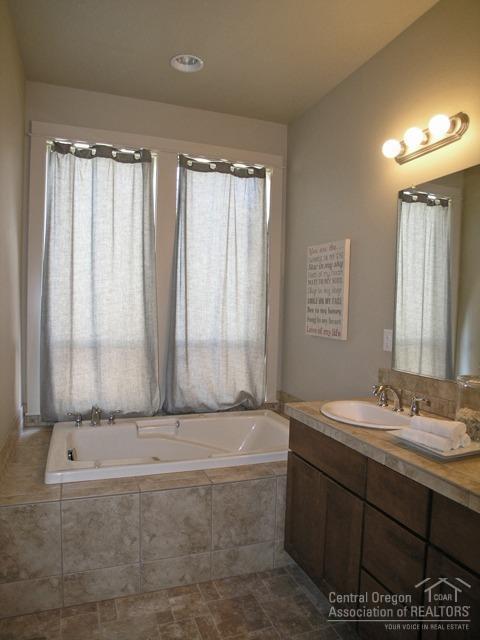 21321 Megan Ct, Bend, OR 97701 photo 14
