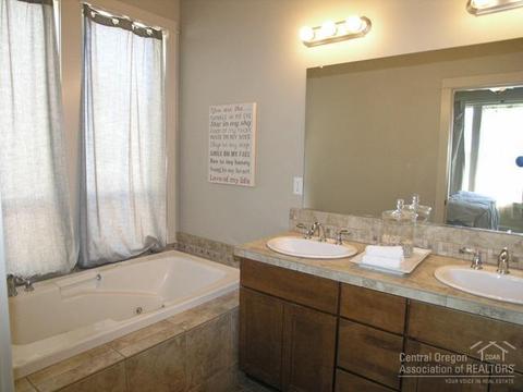 21321 Megan Ct, Bend, OR 97701 photo 13