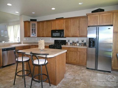 21321 Megan Ct, Bend, OR 97701 photo 2