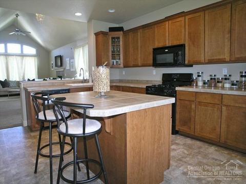 21321 Megan Ct, Bend, OR 97701 photo 3