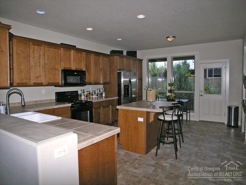 21321 Megan Ct, Bend, OR 97701 photo 4