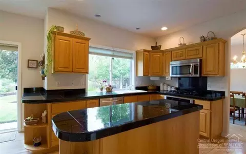 3335 NE Stonebrook Loop, Bend, OR 97701 photo 5