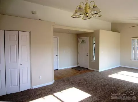 21284 NE Keyte Rd, Bend, OR 97701 photo 2