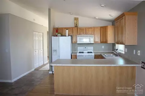 21284 NE Keyte Rd, Bend, OR 97701 photo 4
