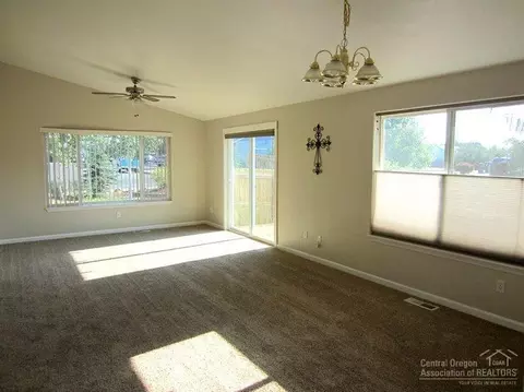 21284 NE Keyte Rd, Bend, OR 97701 photo 3
