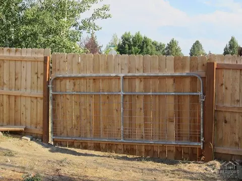 21284 NE Keyte Rd, Bend, OR 97701 photo 17