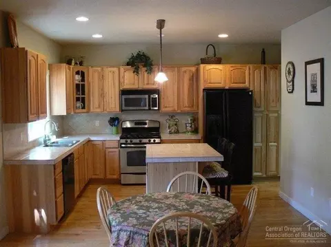 19534 Brookside Way, Bend, OR 97702 photo 3