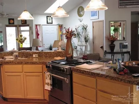 21058 Perrigan Dr, Bend, OR 97702 photo 5
