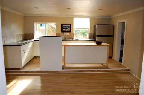 206 SE Sasser Dr, Mitchell, OR 97750 photo 3