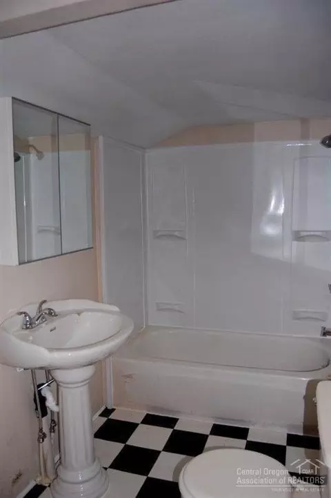 206 SE Sasser Dr, Mitchell, OR 97750 photo 7