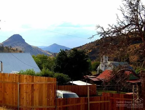 206 SE Sasser Dr, Mitchell, OR 97750 photo 1