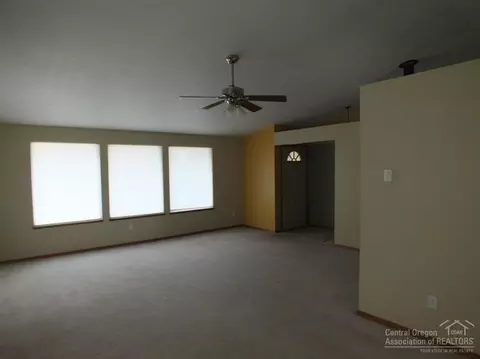 62740 Dixon Loop, Bend, OR 97701 photo 12