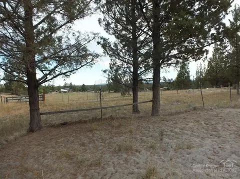 62740 Dixon Loop, Bend, OR 97701 photo 4