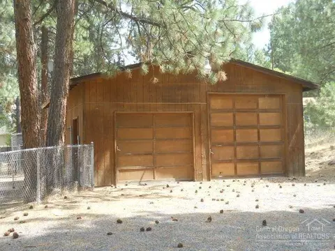 61082 Springcrest Dr, Bend, OR 97702 photo 4