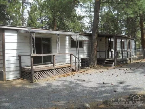 61082 Springcrest Dr, Bend, OR 97702 photo 2