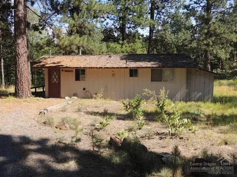 56874 Spring River Dr, Bend, OR 97707 photo 2