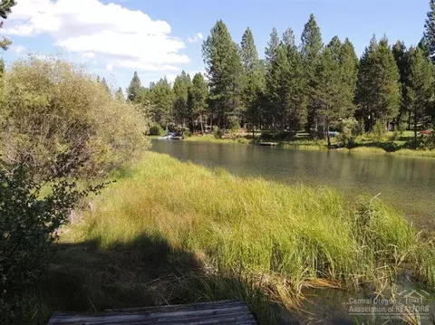 56874 Spring River Dr, Bend, OR 97707 photo 12