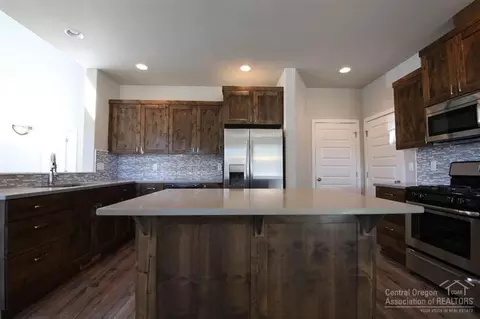 20460 Del Coco Ct, Bend, OR 97702 photo 4
