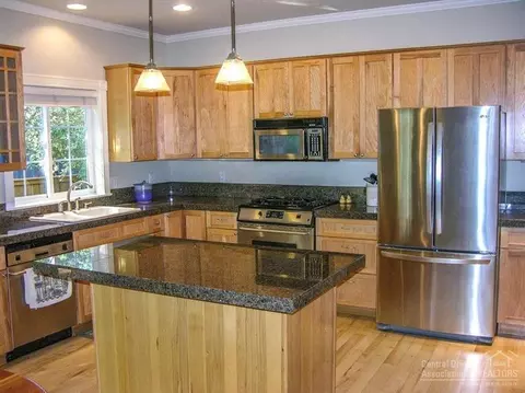 61278 SW Brookside Loop, Bend, OR 97702 photo 3