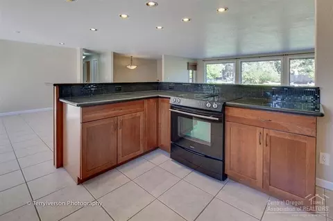 60846 SW Opal Dr, Bend, OR 97702 photo 8