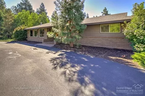 60846 SW Opal Dr, Bend, OR 97702 photo 2