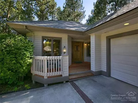 60701 Willow Creek Loop, Bend, OR 97702 photo 2