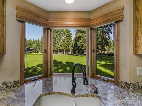 60701 Willow Creek Loop, Bend, OR 97702 photo 6