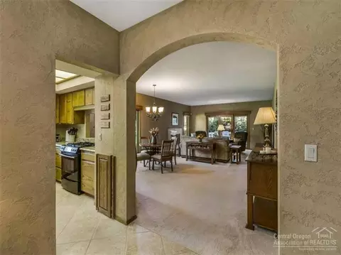 60701 Willow Creek Loop, Bend, OR 97702 photo 3