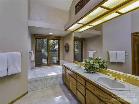 60701 Willow Creek Loop, Bend, OR 97702 photo 12