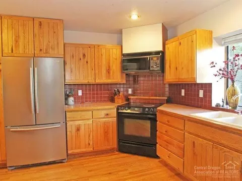 64900 Glacier View Dr, Bend, OR 97701 photo 5