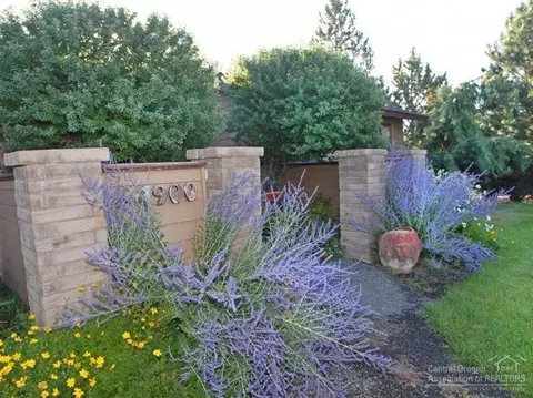 64900 Glacier View Dr, Bend, OR 97701 photo 3