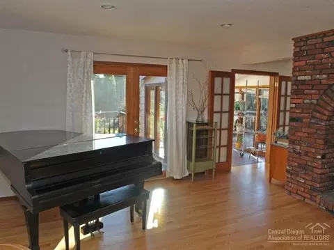 64900 Glacier View Dr, Bend, OR 97701 photo 9