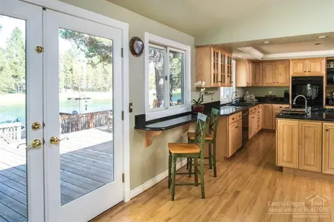 56180 Solar Dr, Bend, OR 97707 photo 9
