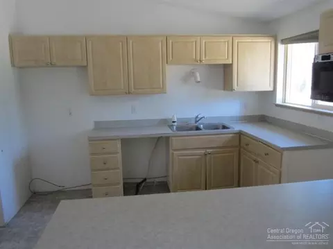 15739 Deedon, La Pine, OR 97739 photo 7