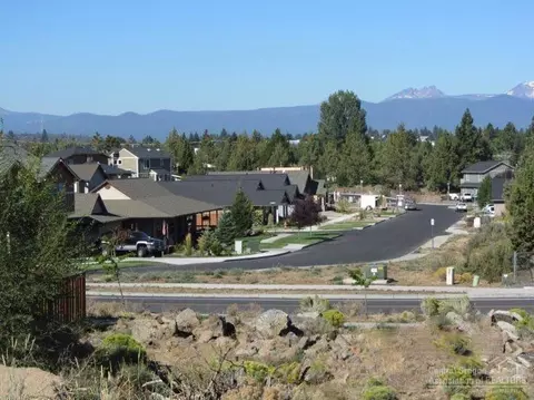 63413 Barton View Pl, Bend, OR 97701 photo 2