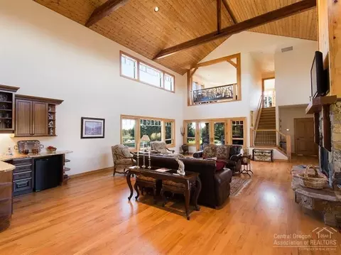 62250 Dodds Rd, Bend, OR 97701 photo 2