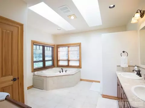 62250 Dodds Rd, Bend, OR 97701 photo 6