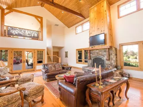 62250 Dodds Rd, Bend, OR 97701 photo 3