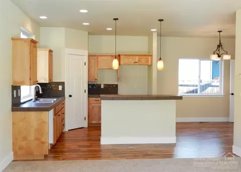 61349 Larry St, Bend, OR 97702 photo 2