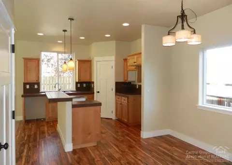 61349 Larry St, Bend, OR 97702 photo 3