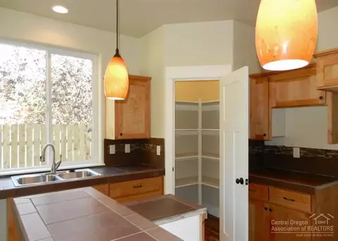 61349 Larry St, Bend, OR 97702 photo 4