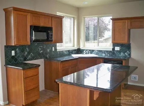 20565 Boyd Ct, Bend, OR 97701 photo 3