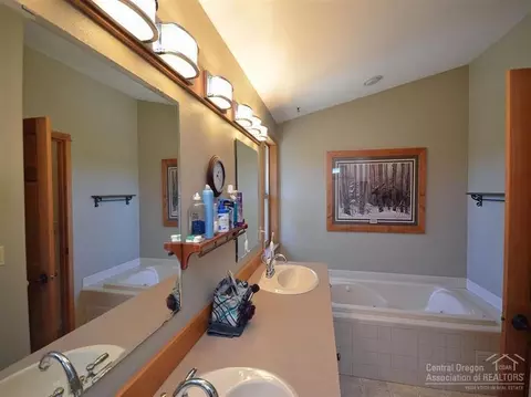 21037 Gift Rd, Bend, OR 97701 photo 15
