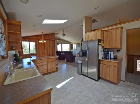 21037 Gift Rd, Bend, OR 97701 photo 11