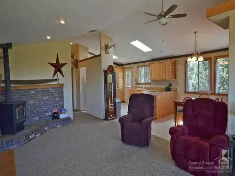 21037 Gift Rd, Bend, OR 97701 photo 6