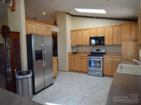 21037 Gift Rd, Bend, OR 97701 photo 10